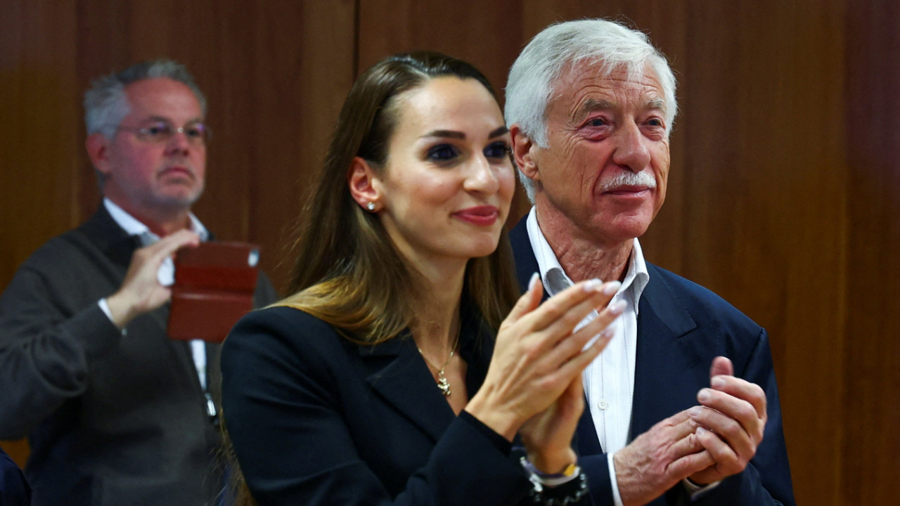 Almanya'da aşırı sağ depremi: AfD oyunu üçe katladı