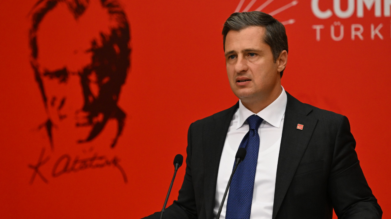 Deniz Yücel: Karşımızda CHP'liler yok, aparatlar var