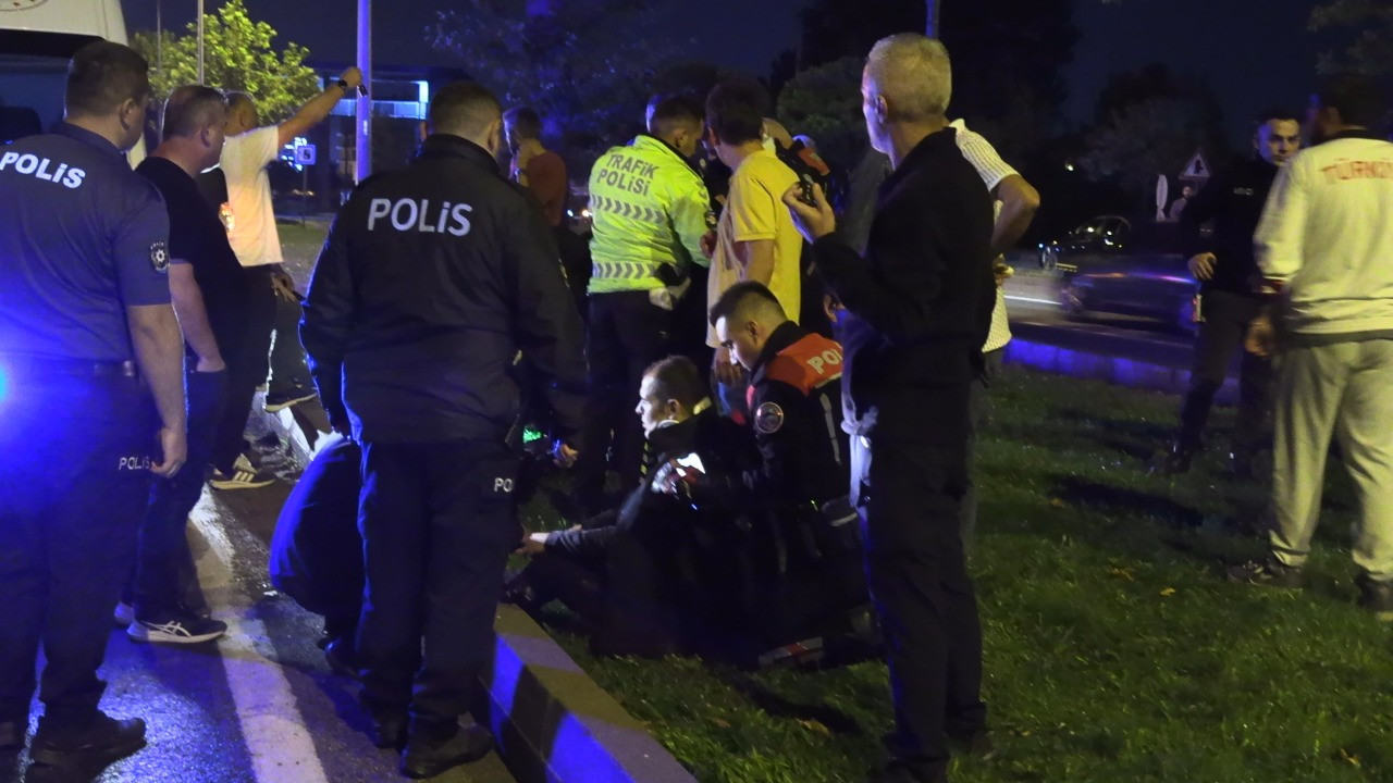 Islanan yolda motosikletli iki yunus ekibi kaza yaptı: 4 yaralı