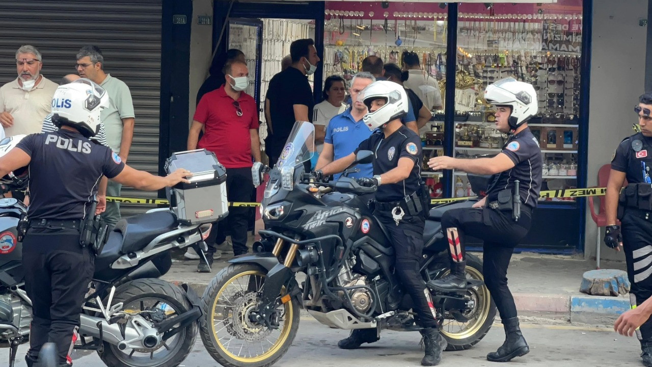 Üç gündür açılmayan iş yerine giren polis 2 cesetle karşılaştı