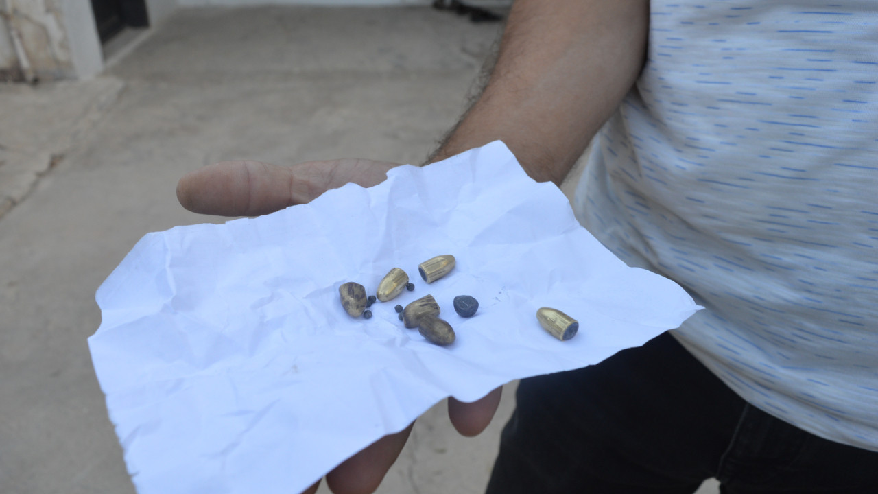 Evi 'düzenli olarak' kurşunlanıyor: Korku içinde uyuyoruz