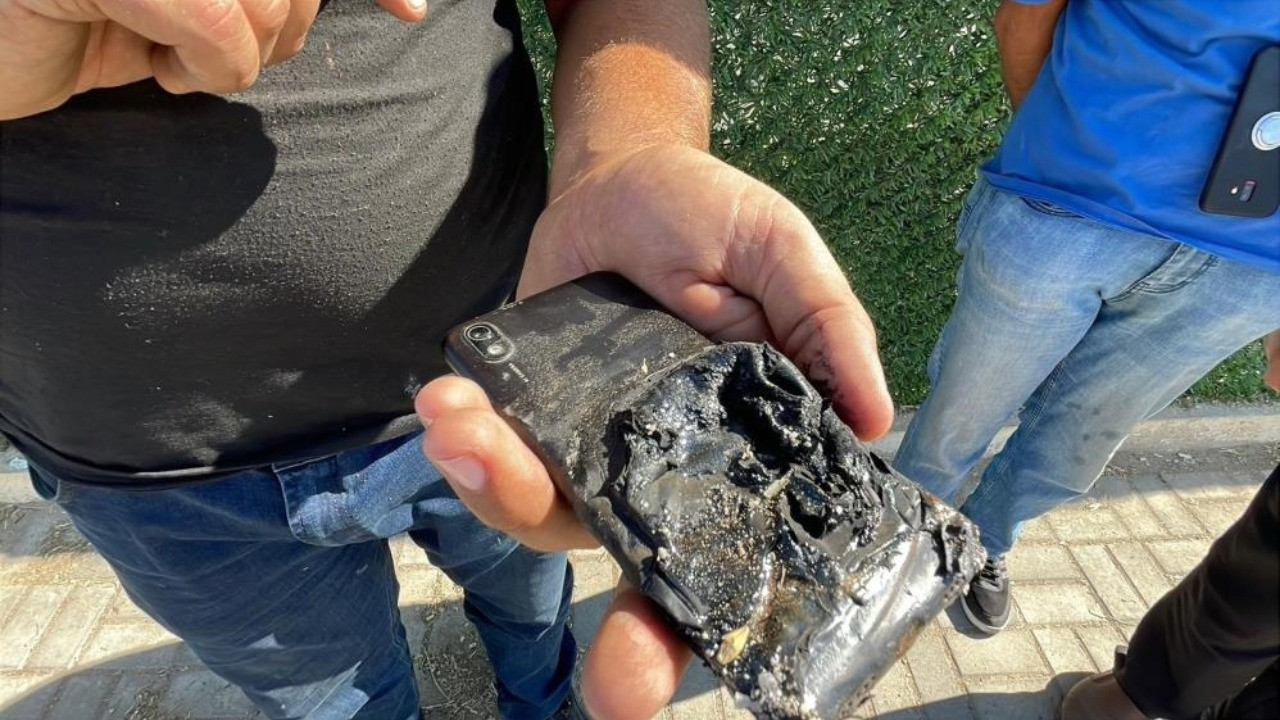 Telefon bir anda patladı