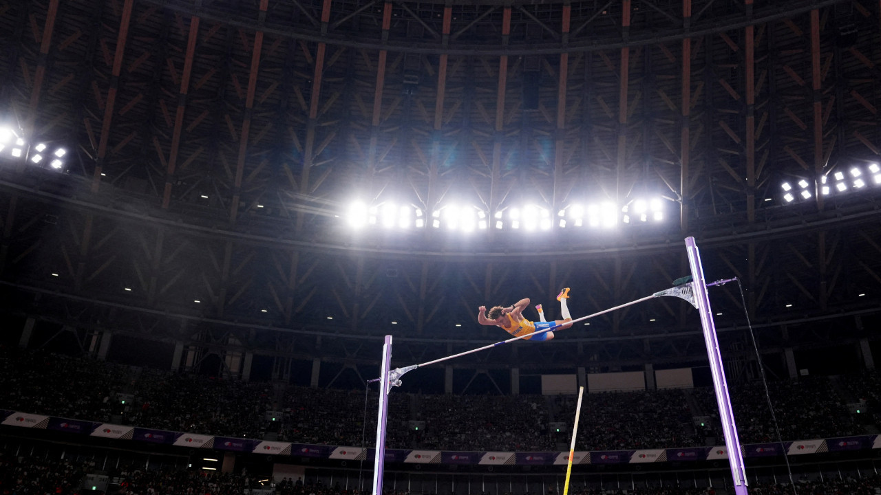 Uçan adam Duplantis: 14. kez dünya rekoru kırdı!