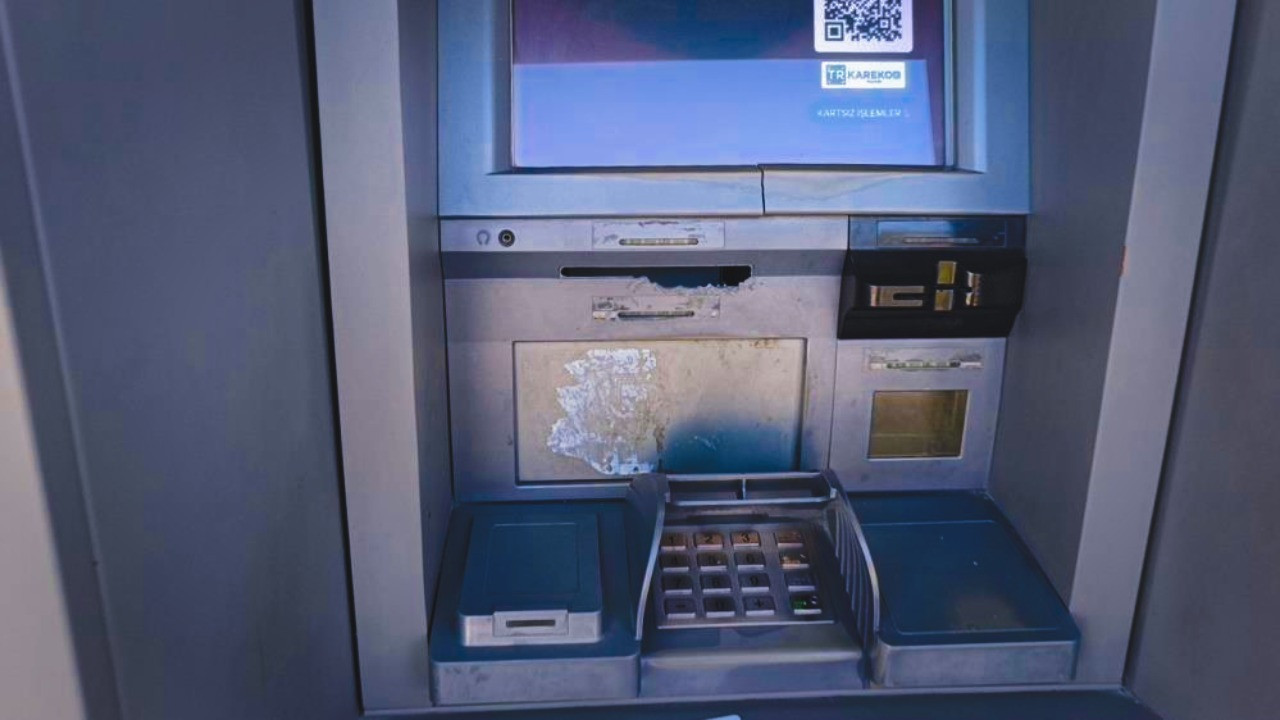 Çalmış da çalmış: 60 kart denedi, en sonunda ATM'yi bozdu