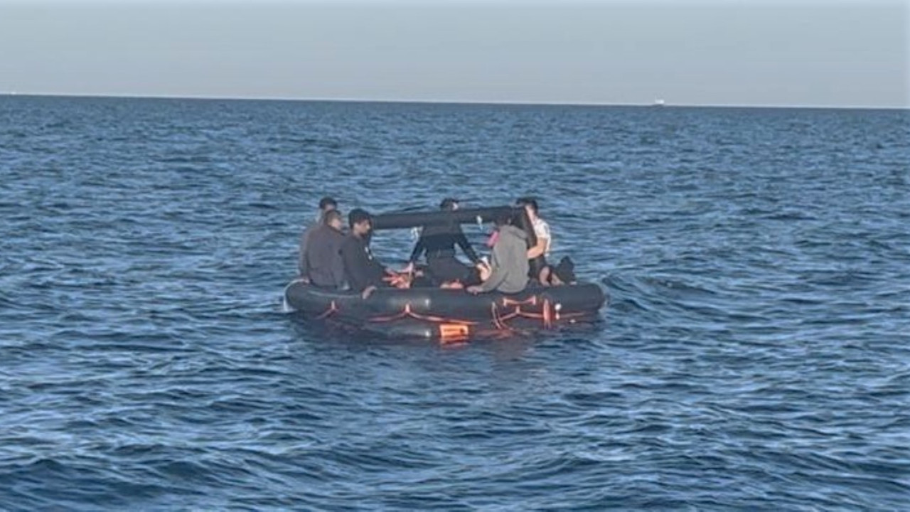 Çanakkale'de 23 kaçak göçmen kurtarıldı