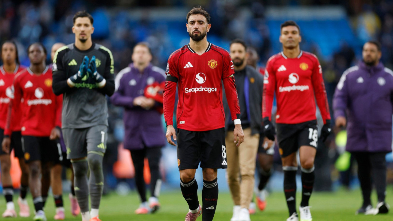 Sahada dökülen Manchester United masada kazandı: Rekor gelir