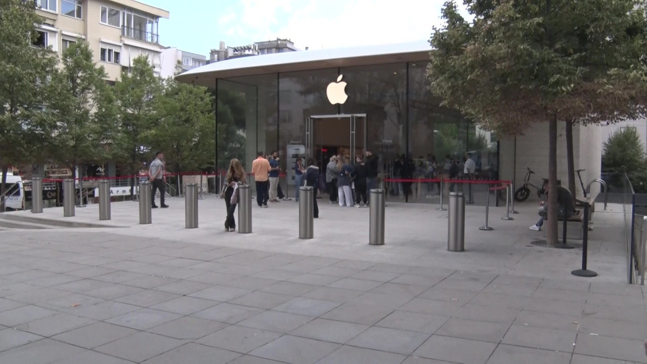 Her yılki kuyruklar bu kez yok: iPhone 17 beklenen ilgiyi görmedi