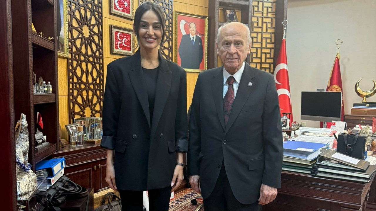 Ünlü türkücüden Bahçeli'ye ziyaret