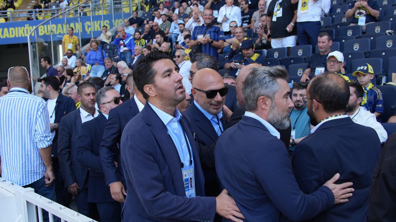 Fenerbahçe kongresinde Hakan Bilal Kutlualp'e büyük ilgi