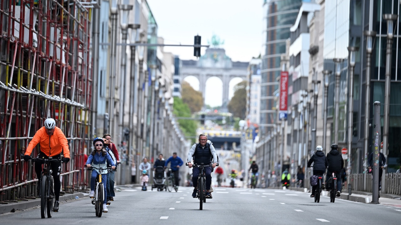Başkentte yollar araç trafiğine kapatıldı: Renkli görüntüler