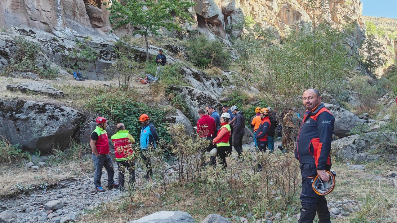 Kayalıklardan düşen dağcı öldü