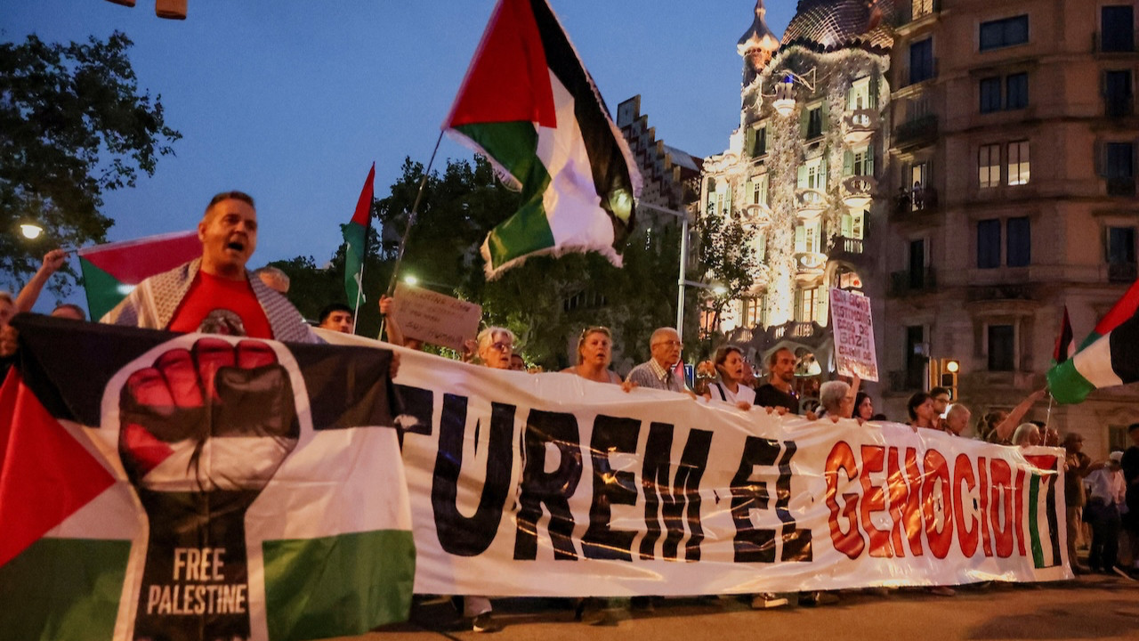 Sağlık çalışanları Gazze için sokağa çıktı