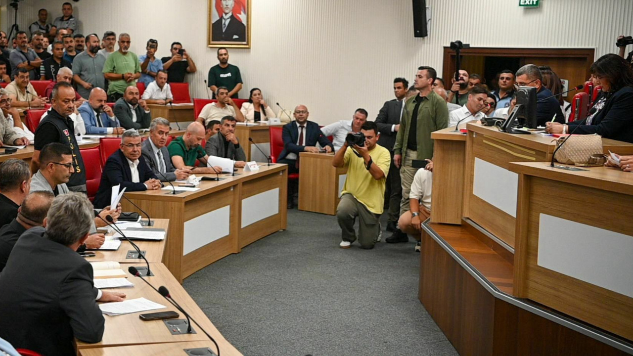 CHP'ye söz vermeyip, meclisi ertelemişti: Özlem Çerçioğlu hakkında suç duyurusu