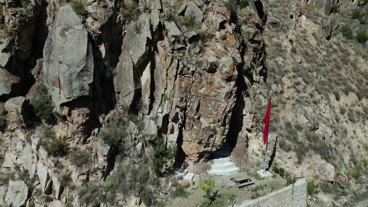 7 köyün yolu buradan geçiyor: Yaz kış sıfır derece