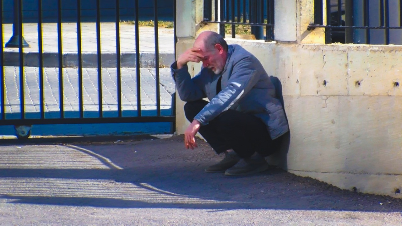 Adli Tıp'ın önünde haykırdı: Annem çaresizce yardım beklemiş