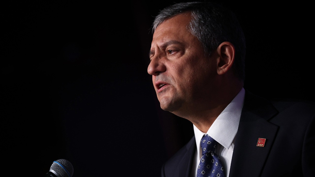 Özel'den miting çağrısı: Birileri Trump’ın randevu kuyruğunda bekleyedursun...