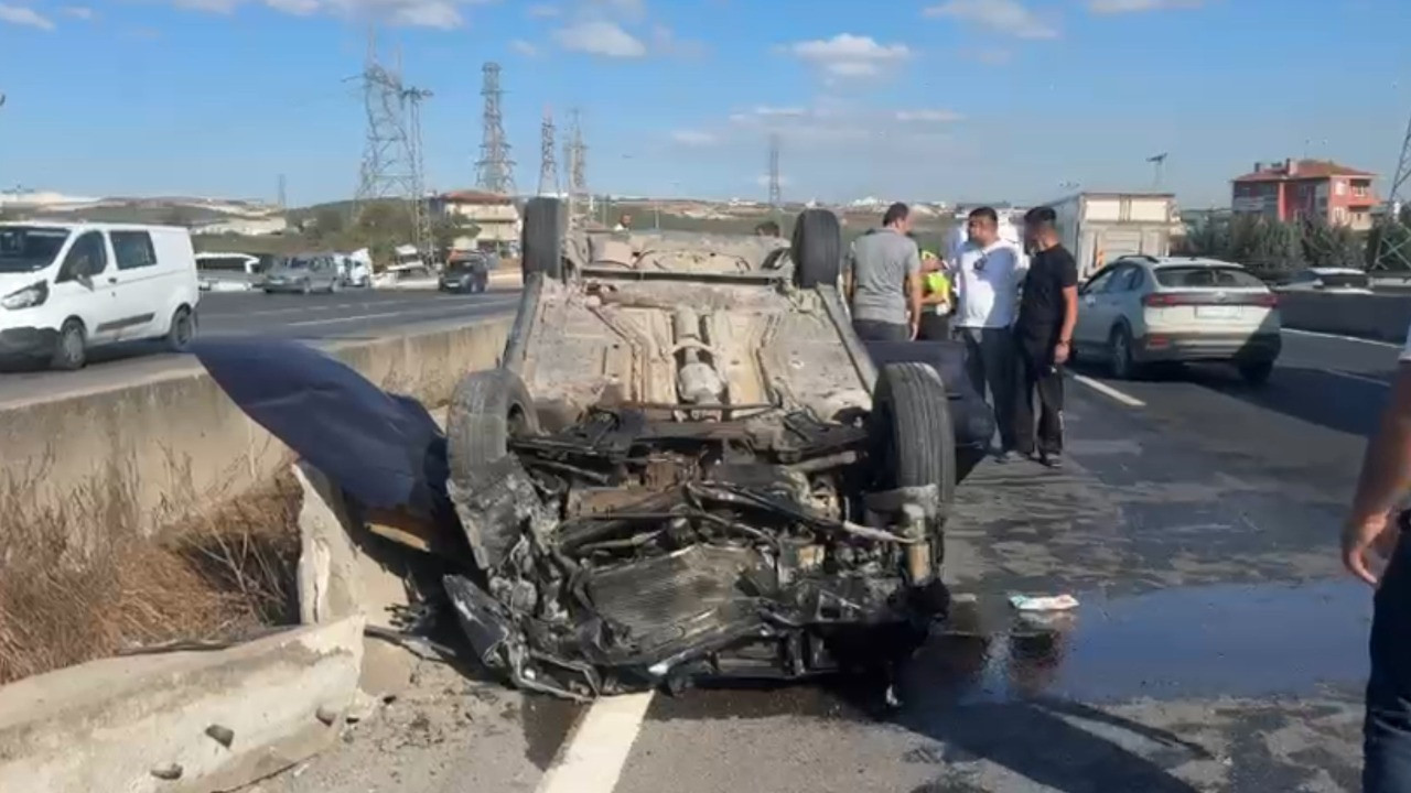 Çekiciyle çarptığı otomobili devirip kaçtı: 3 yaralı