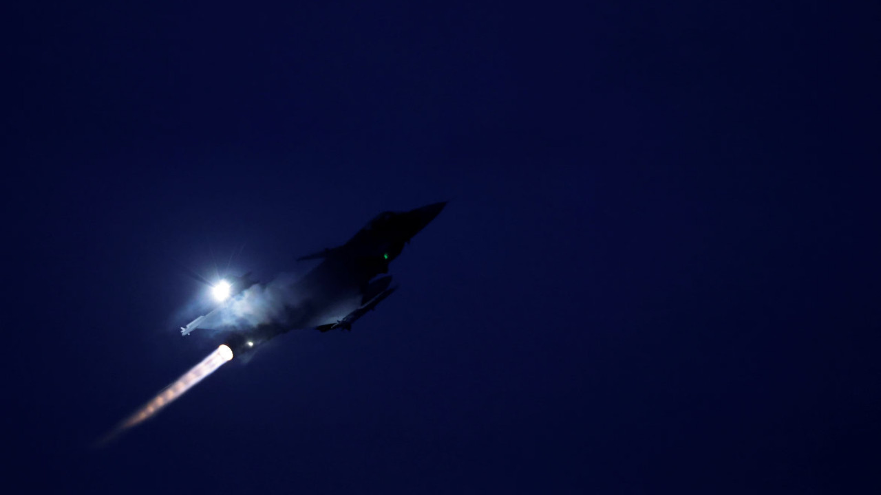 Rus jetleri Alman fırkateyninin üstünden uçtu