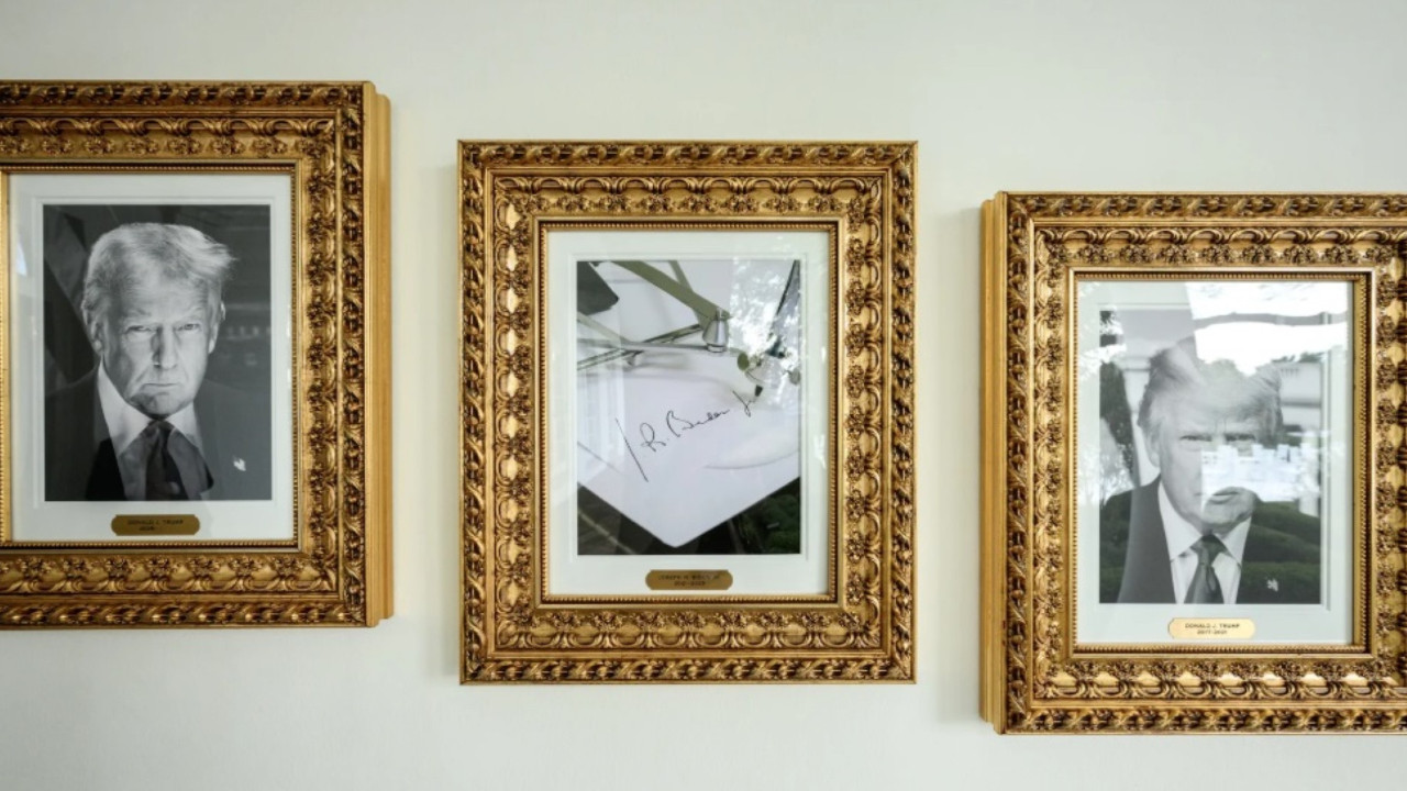 Trump, Biden'ın fotoğrafı yerine otomatik imza makinesi koydu