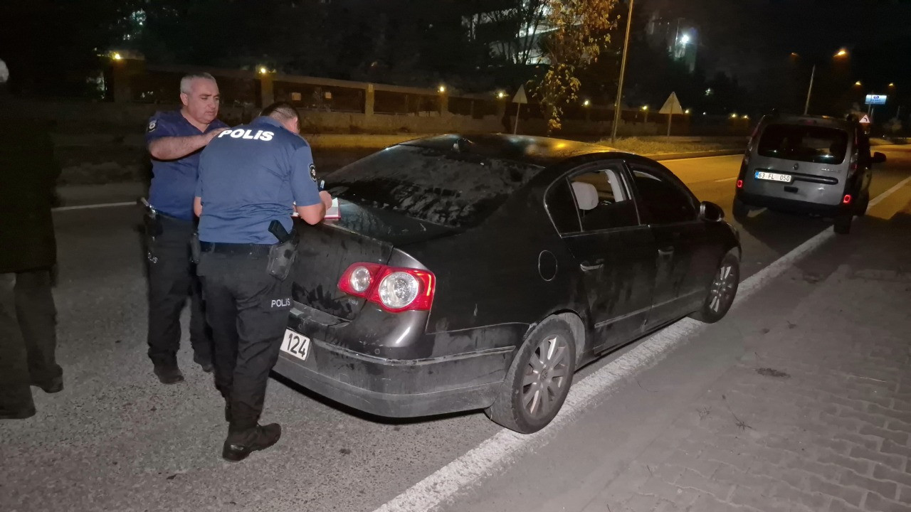 Gören kaçtı: Otomobilin kapılarını bile kapatmadılar