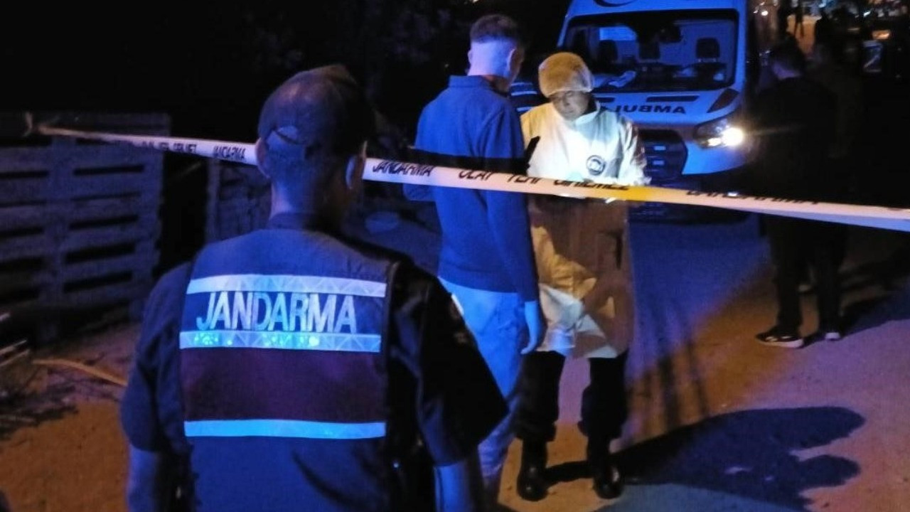 Kırşehir'de aile içi vahşet! Anne babasını öldürdü, 2 kuzenini yaraladı...