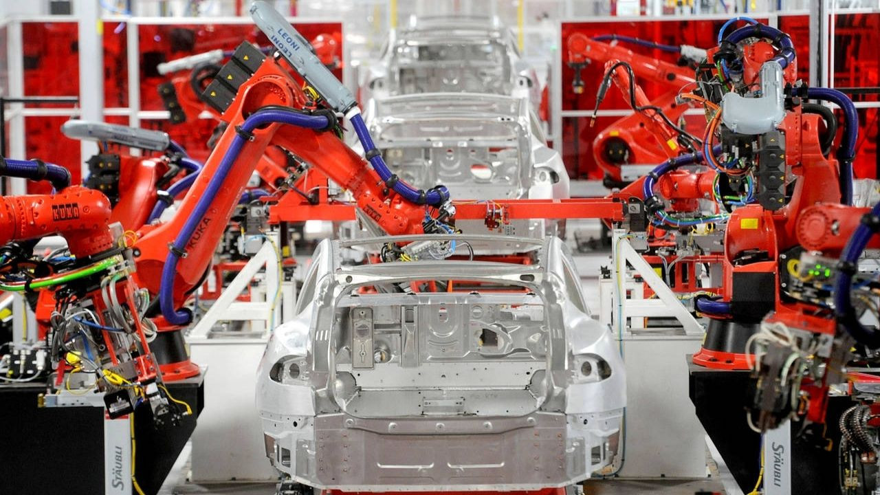 Tesla'ya 51 milyon dolarlık dava: Robot kolu, teknisyeni bayılttı
