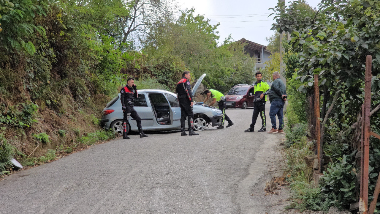 Dur ihtarına uymadı, arabayı bırakıp kaçtı