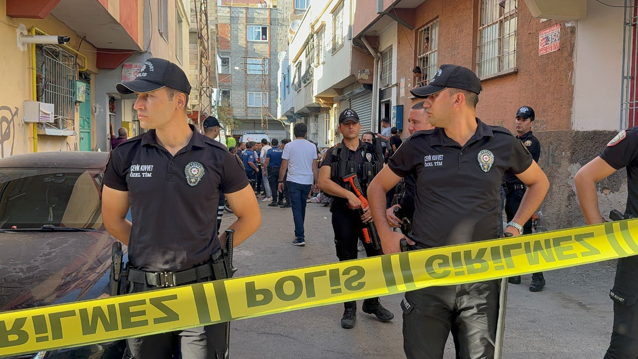 Vahşet: Eşini öldürüp intihar etti