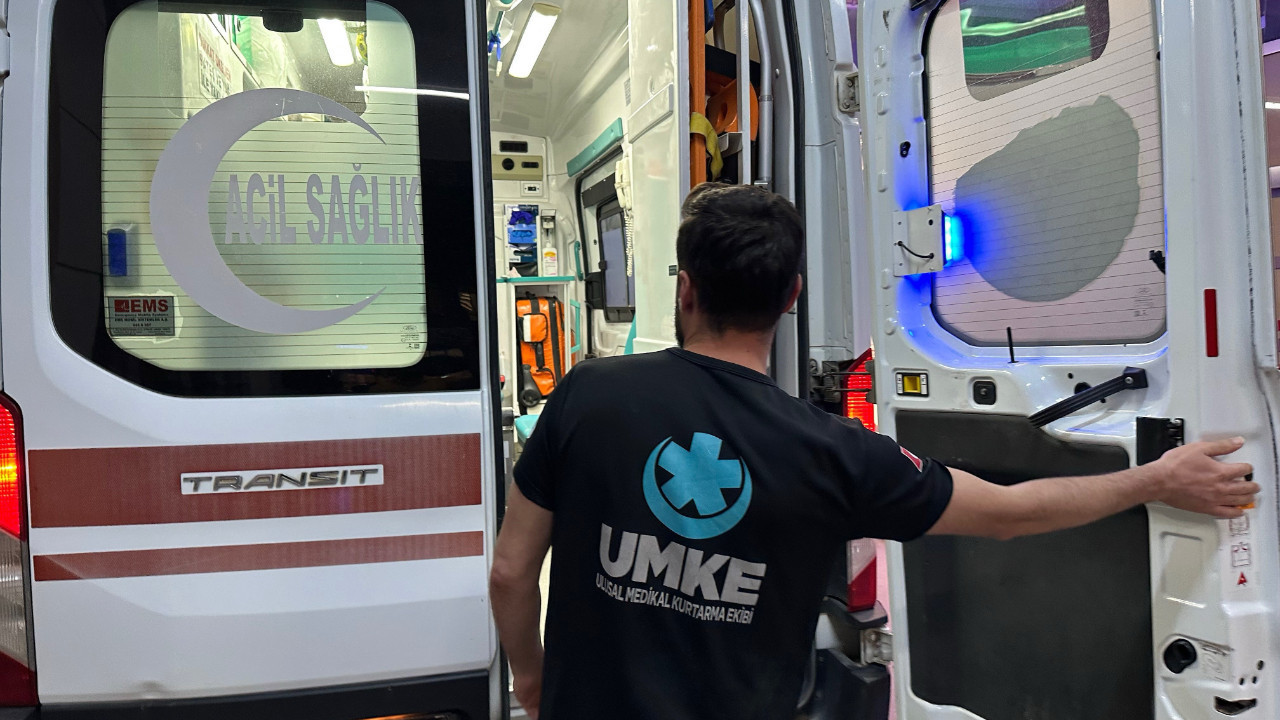 Vali yardımcısının da olduğu araç yayaya çarptı