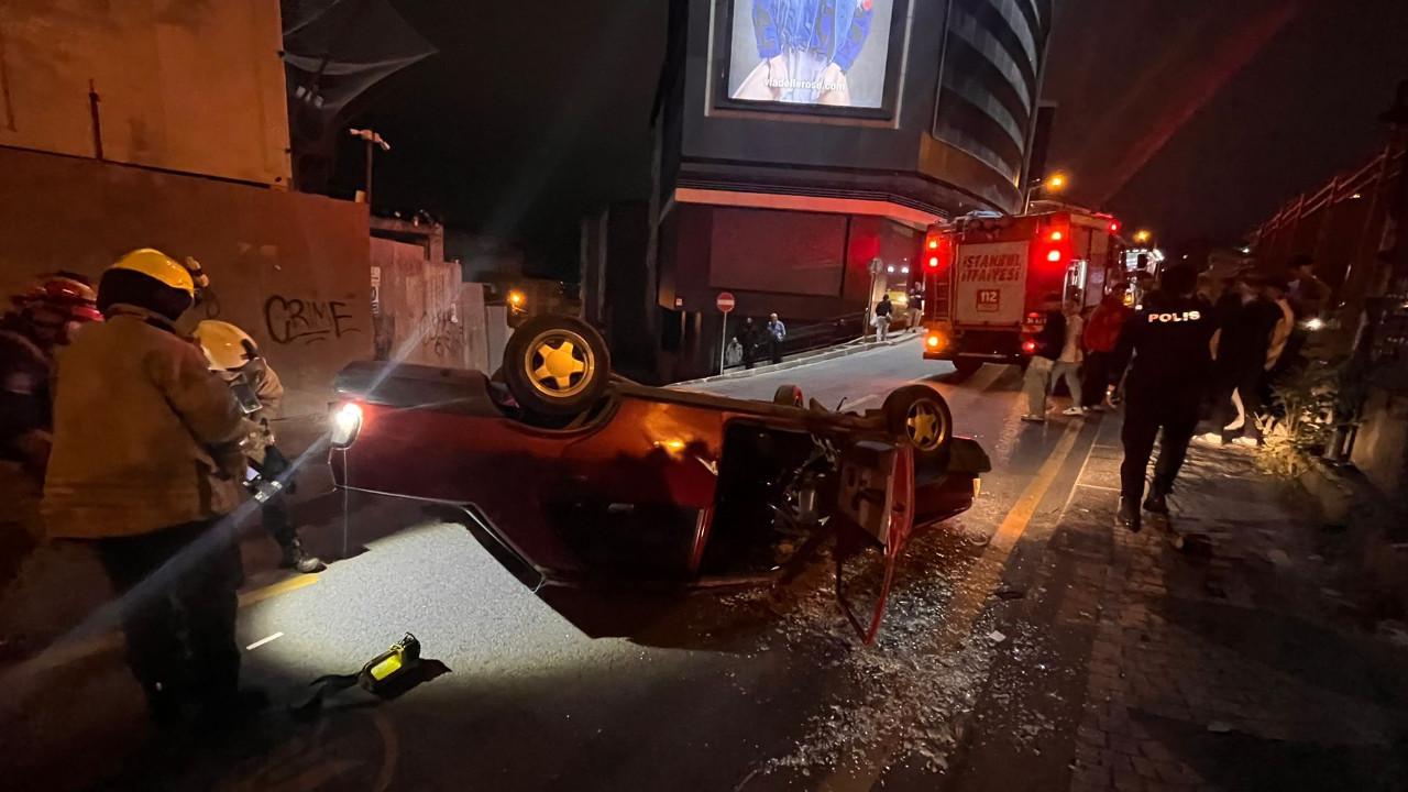 Çaldığı otomobille takla attı, kaçtı: Kağıthane’de film gibi kaza