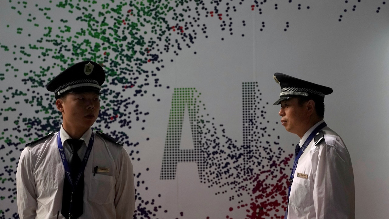 DeepSeek'ten "deneysel ara adım"