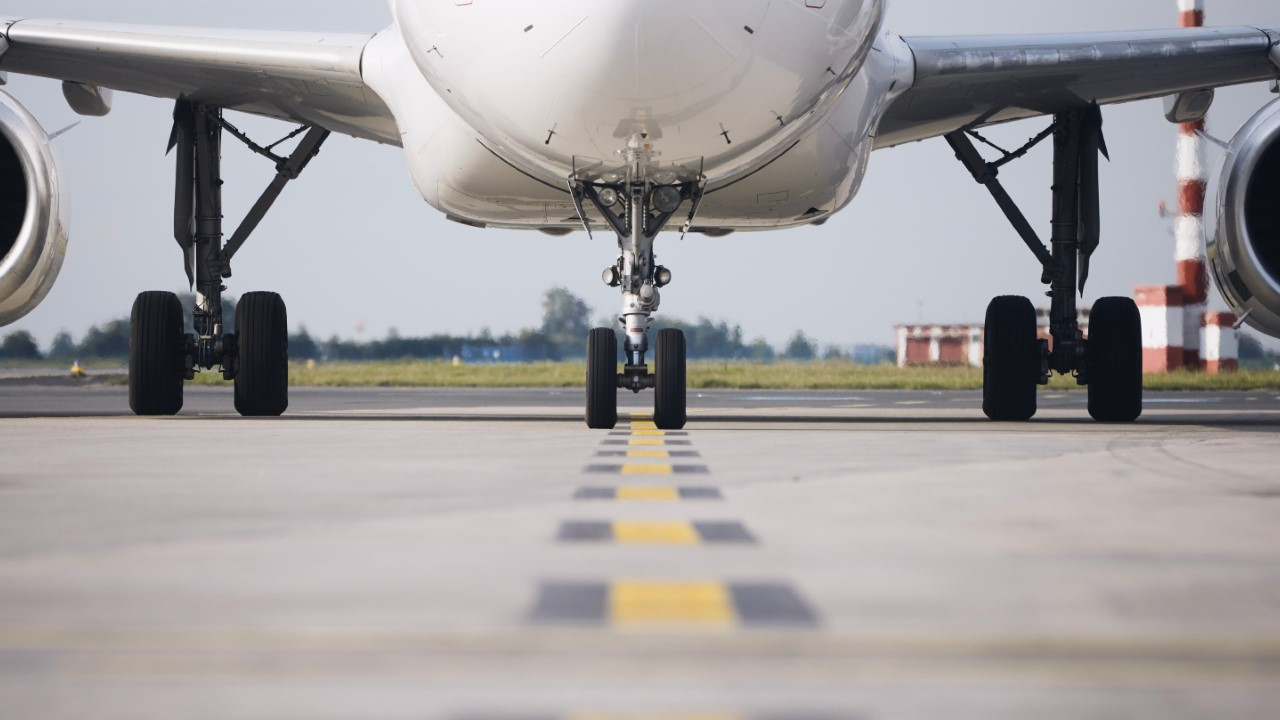 Uçağın iniş takımında ceset bulundu