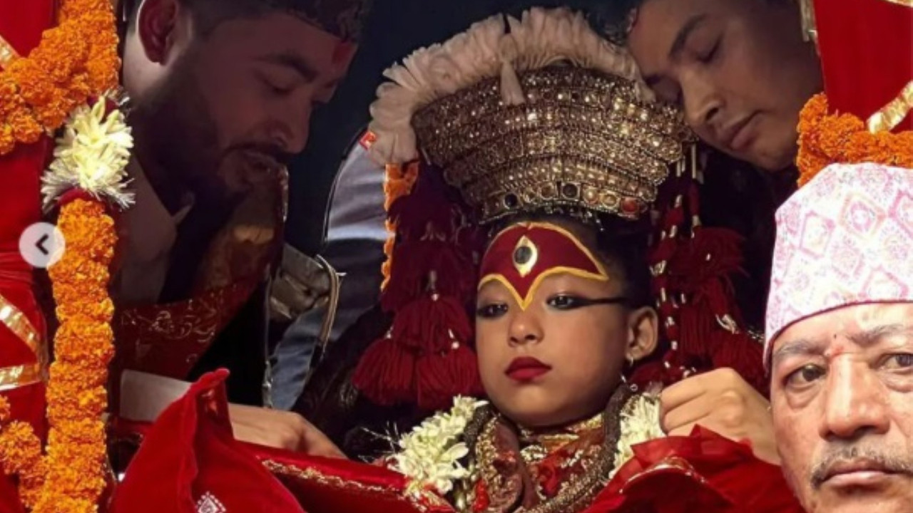 2 yaşındaki kız 'Yaşayan Tanrıça' ilan edildi