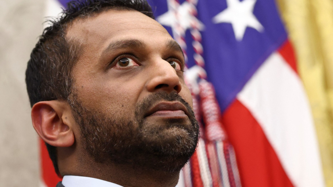 FBI direktörünün hediye ettiği silahlar imha edildi