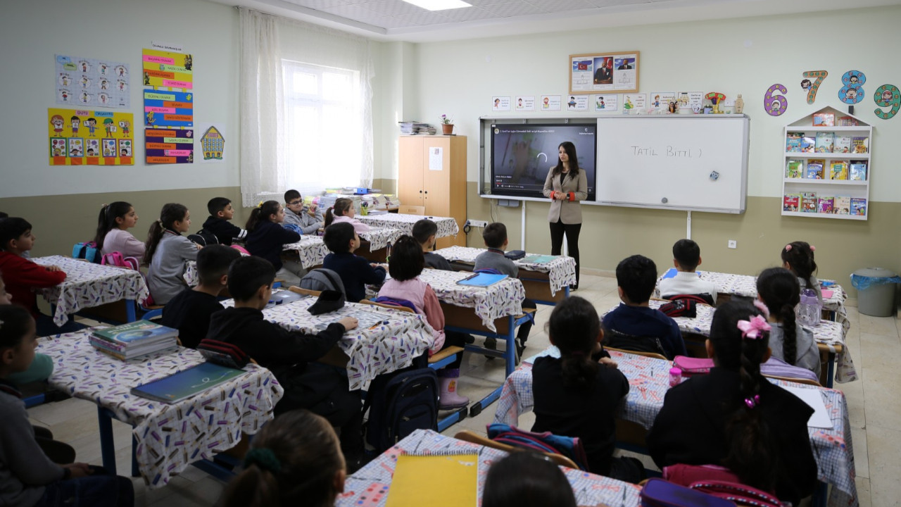 Milyonlar yarın ders başı yapacak