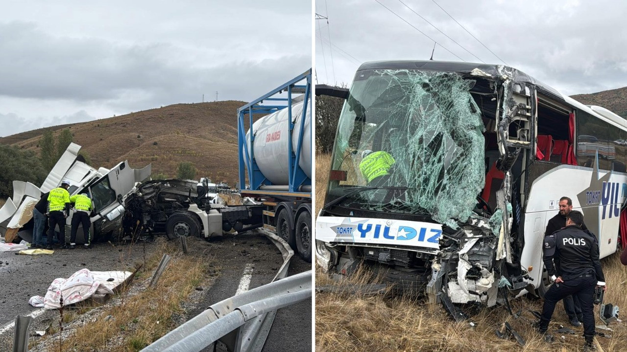 Sivas'ta otobüs ile TIR çapıştı: 3'ü ağır 23 yaralı