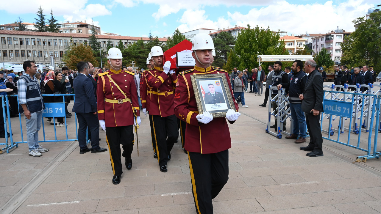 Kazada şehit düşen Jandarma Arif Özdemir gözyaşlarıyla uğurlandı