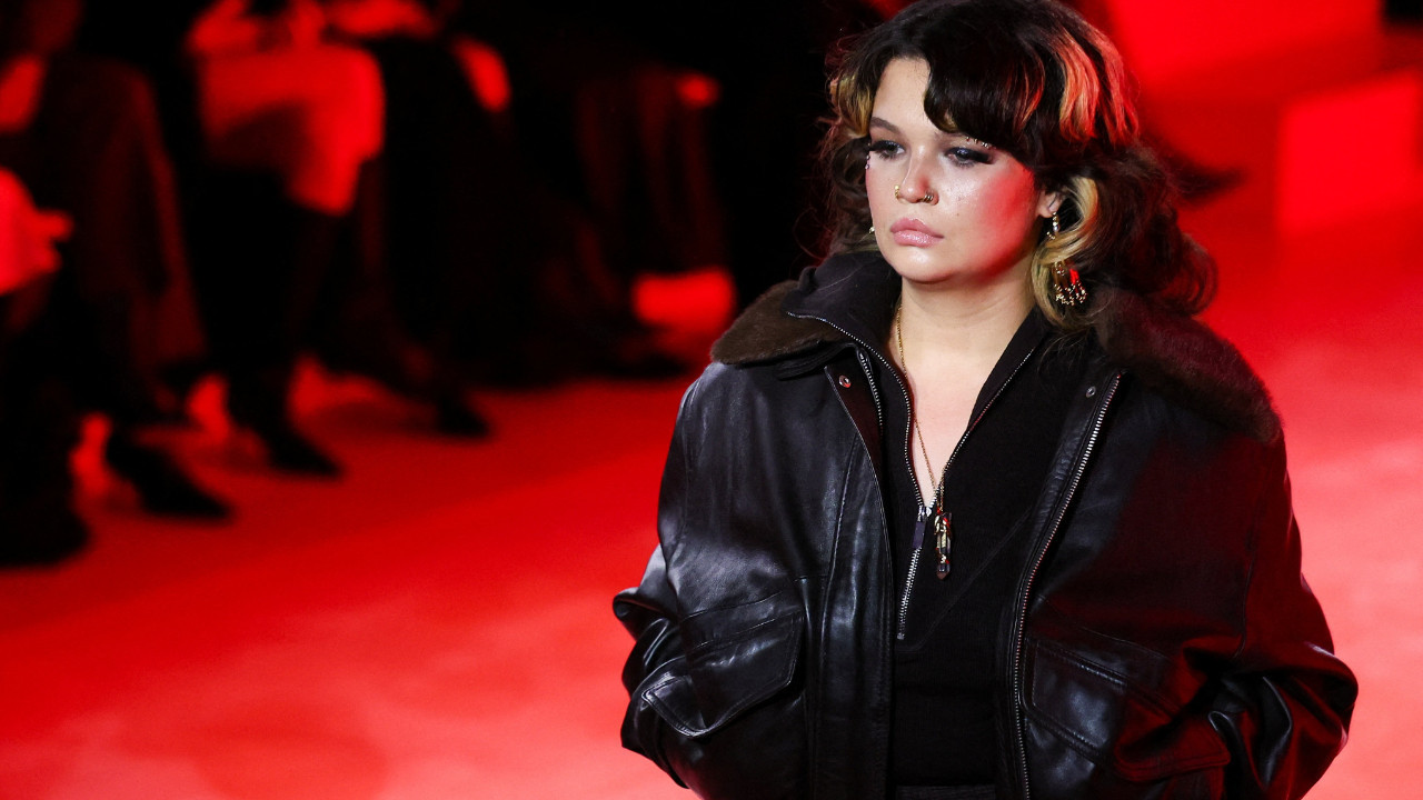 Sahnede bayılmıştı, konserlerini iptal etti