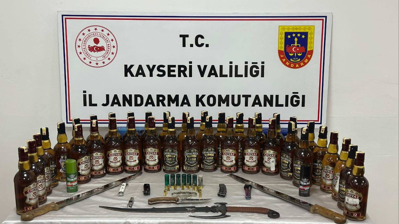 Kayseri’de sahte alkol baskını: Evden ve araçtan 50 şişe çıktı