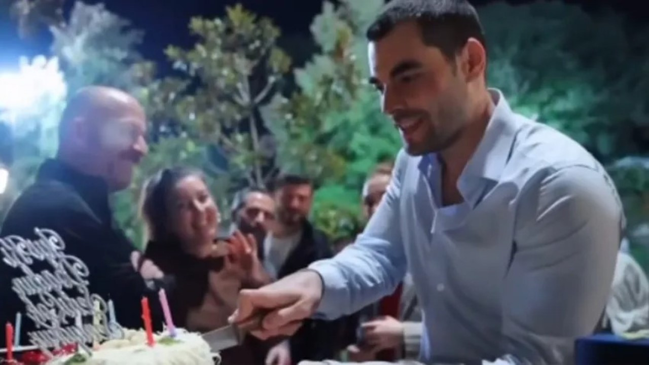 Akın Akınözü’ne sette doğum günü sürprizi