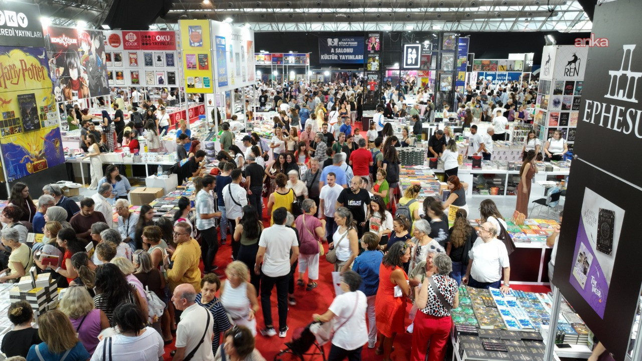 Antalya Kitap Fuarı kapılarını açtı