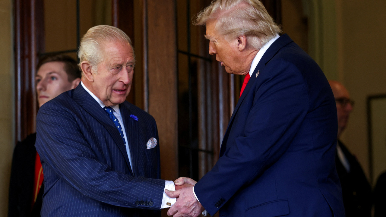 Bir küçük kılıç meselesi: Trump'a karşı çıktı, işinden oldu