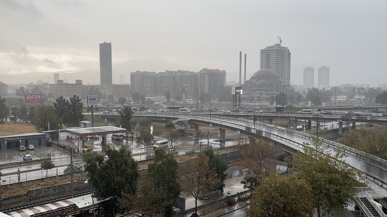 İzmir’de kurak yazın ardından yağmur etkili oldu