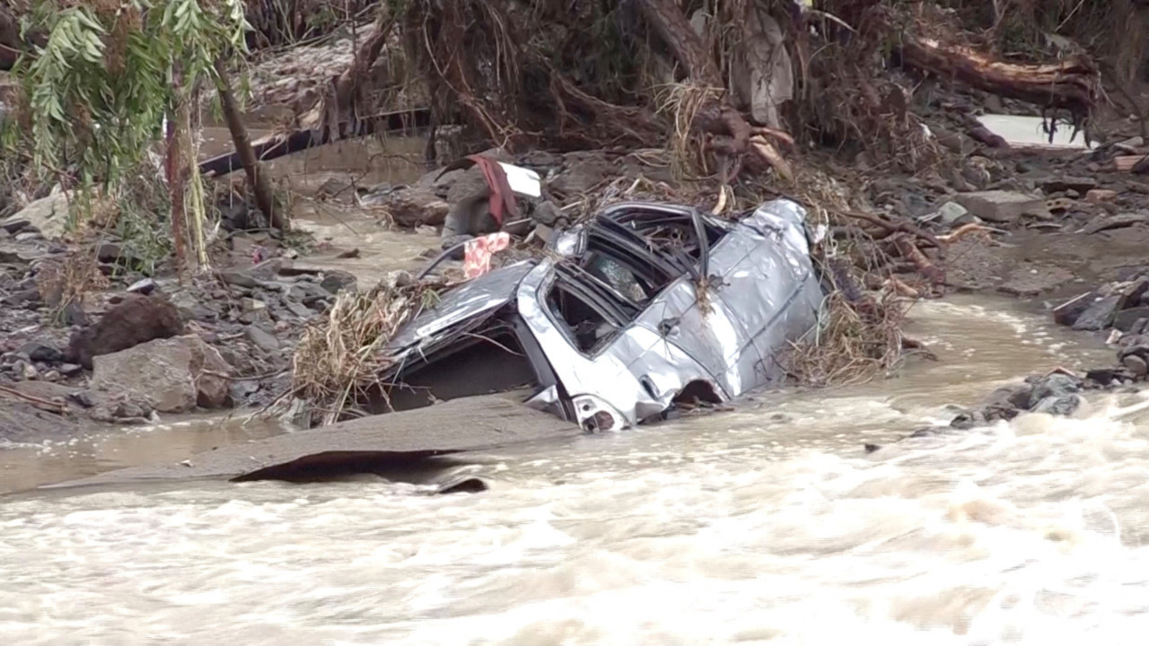 Komşuda sel faciası: 3 ölü