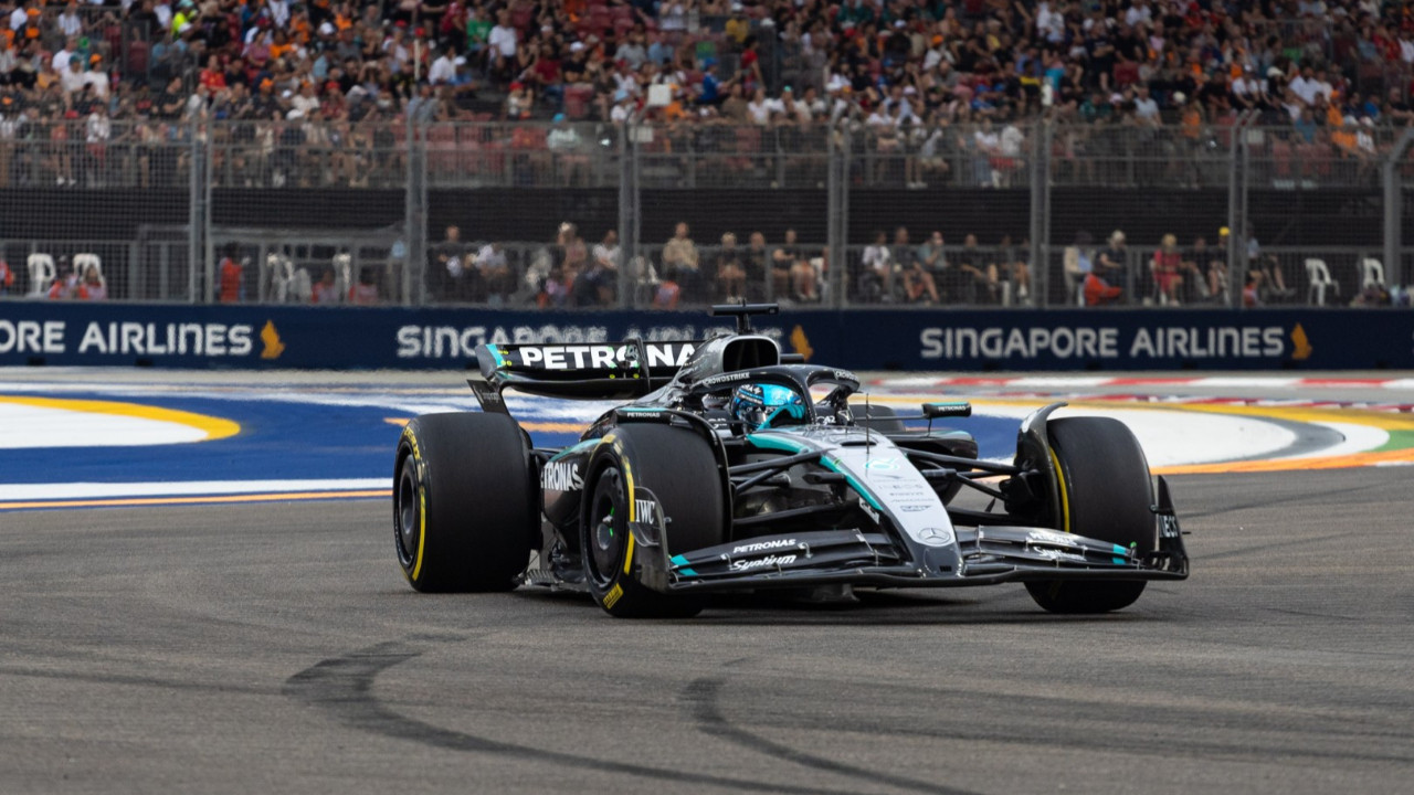 Singapur'da pole'ün sahibi George Russell