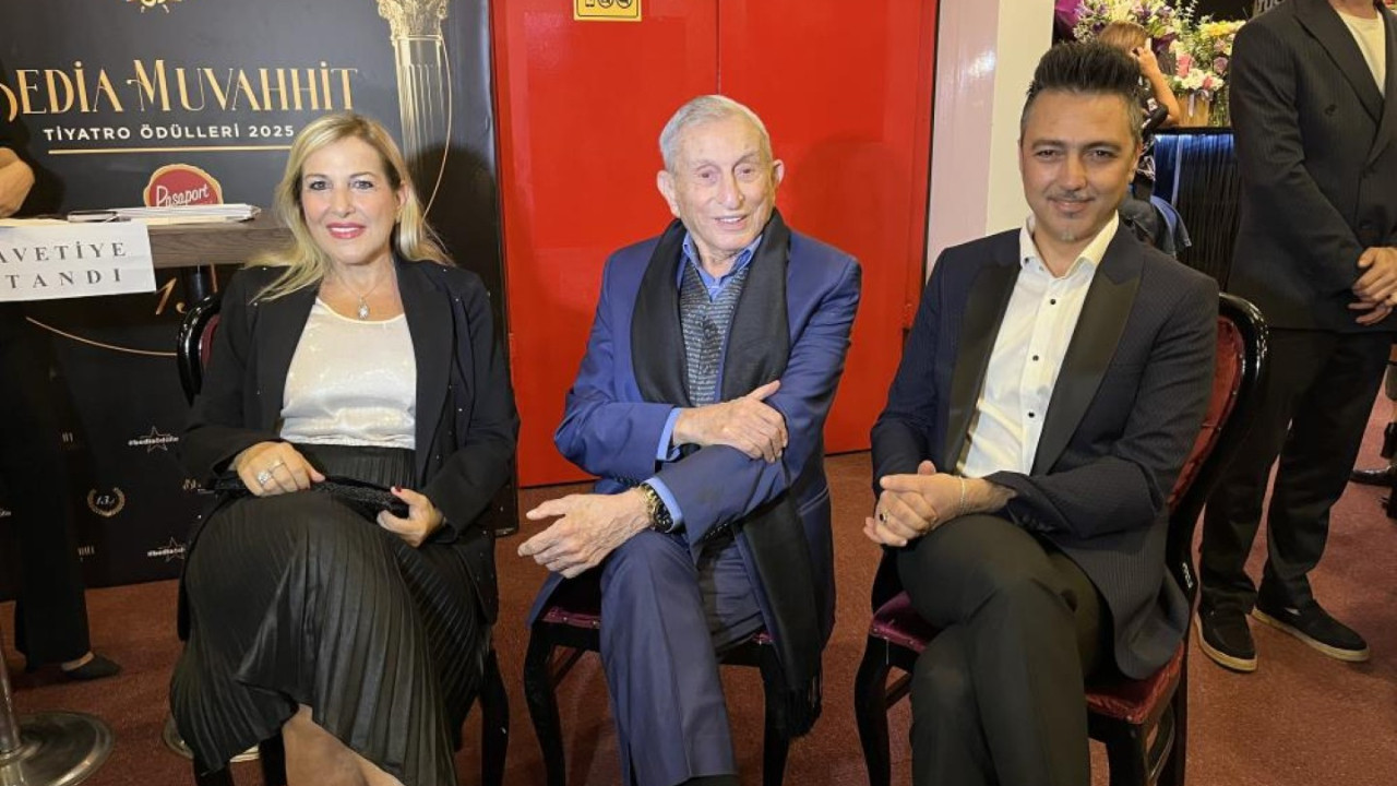 Haldun Dormen 98 yaşında yönetmen koltuğunda: 'Hisseli Harikalar Kumpanyası' yeniden sahnede