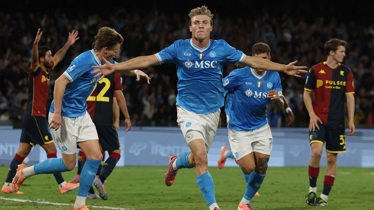 Napoli, Genoa'yı geriden gelip vurdu: Liderliğe çıktı