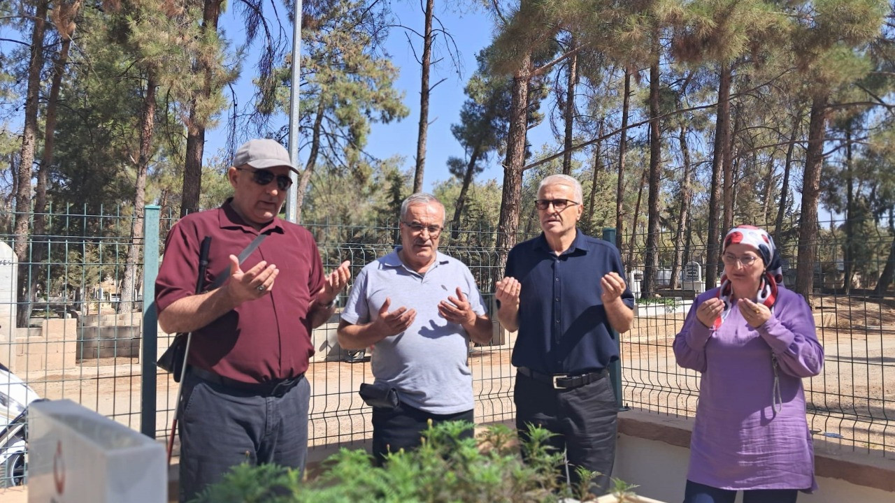 Şehit babasının mezarını 58 yıl sonra buldu