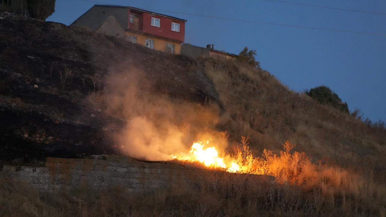Düğünde atılan havai fişek yangına yol açtı