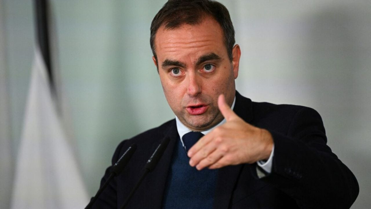 Fransa'da siyasi kriz büyürken yeni kabine kuruldu